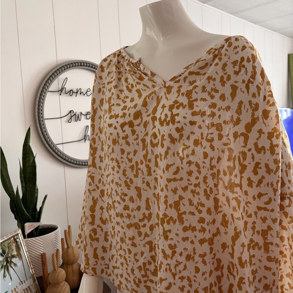 Jennifer Lopez White and Mustard Print V-Neck Blouse